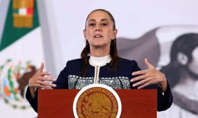 La presidenta de México, Claudia Sheinbaum, habla durante una rueda de prensa este lunes, en Palacio Nacional en Ciudad de México (México). EFE/ Mario Guzmán