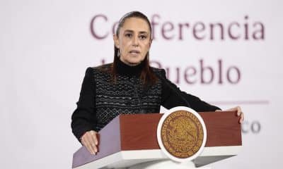 La presidenta de México, Claudia Sheinbaum, habla en una rueda de prensa este lunes, en el Palacio Nacional en Ciudad de México (México). EFE/ José Méndez