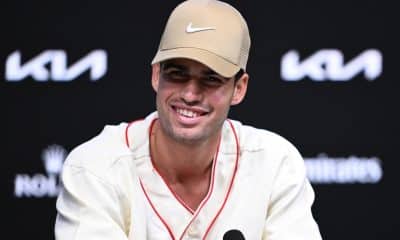 El tenista español Carlos Alcaraz durante una conferencia de prensa antes del Abierto de Australia en el Melbourne Park en Melbourne, Australia. EFE/EPA/JOEL CARRETT