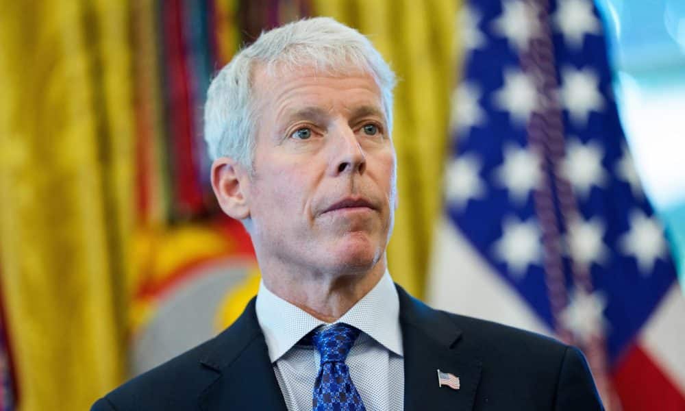 Fotografía de archivo fechada el 6 de octubre de 2025 del secretario de Energía de Estados Unidos, Chris Wright, hablando a los medios en la Casa Blanca en Washington (EE.UU.). EFE/EPA/Aaron Schwartz - Pool via CNP / POOL