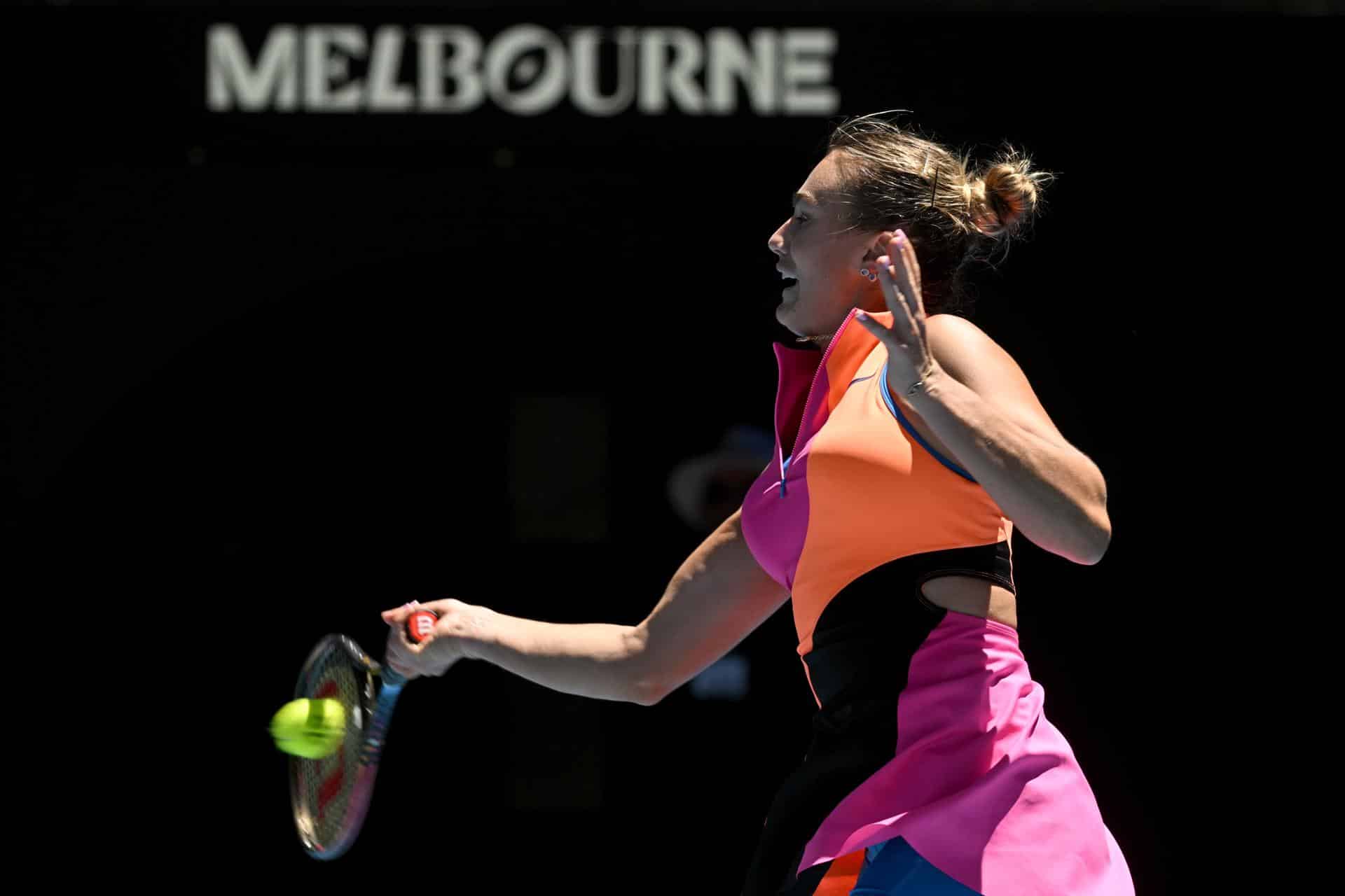 La bielorrusa Aryna Sabalenka, número uno del mundo, durante su partido de tercera ronda del Abierto de Australia contra la austríaca de origen ruso Anastasia Potapova
EFE/EPA/LUKAS COCH AUSTRALIA AND NEW ZEALAND OUT