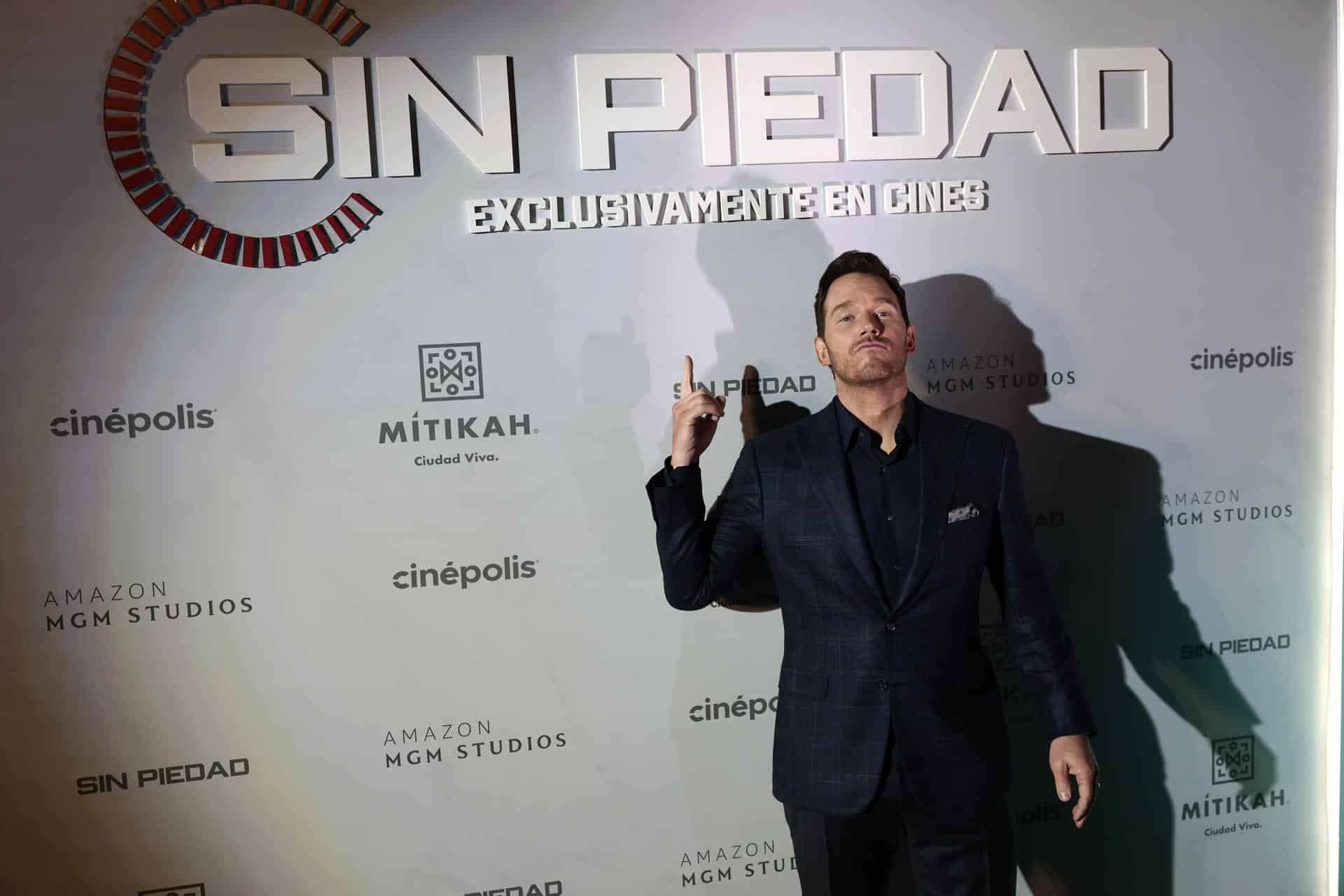 El actor estadounidense Chris Pratt posa durante la alfombra roja de la película 'Mercy' (Sin Piedad) este 17 de enero de 2026, en Ciudad de México (México). EFE/ José Méndez