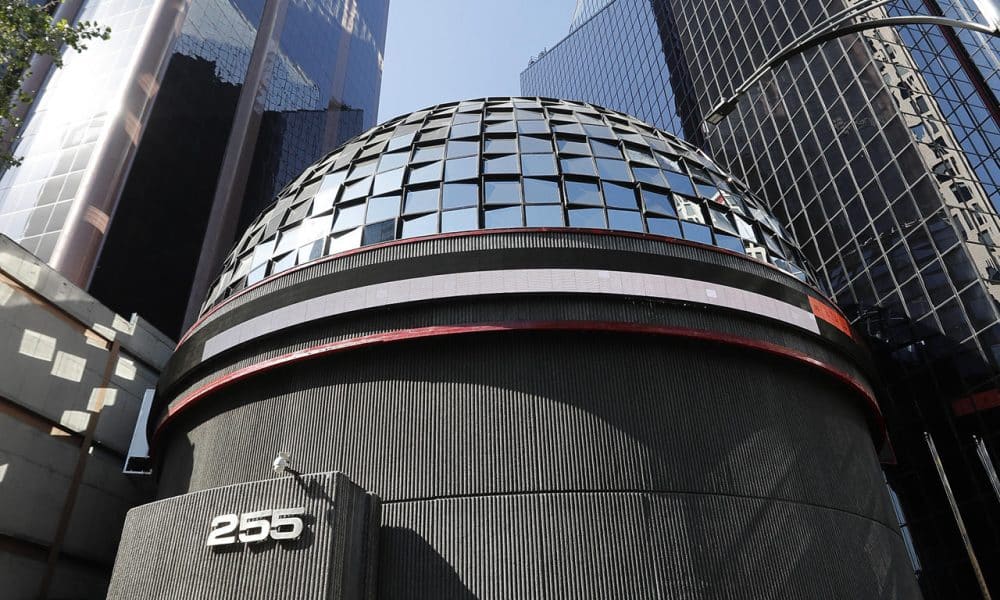 Fotografía del edificio de la Bolsa Mexicana de Valores en Ciudad de México (México). Imagen de archivo. EFE/ Mario Guzmán