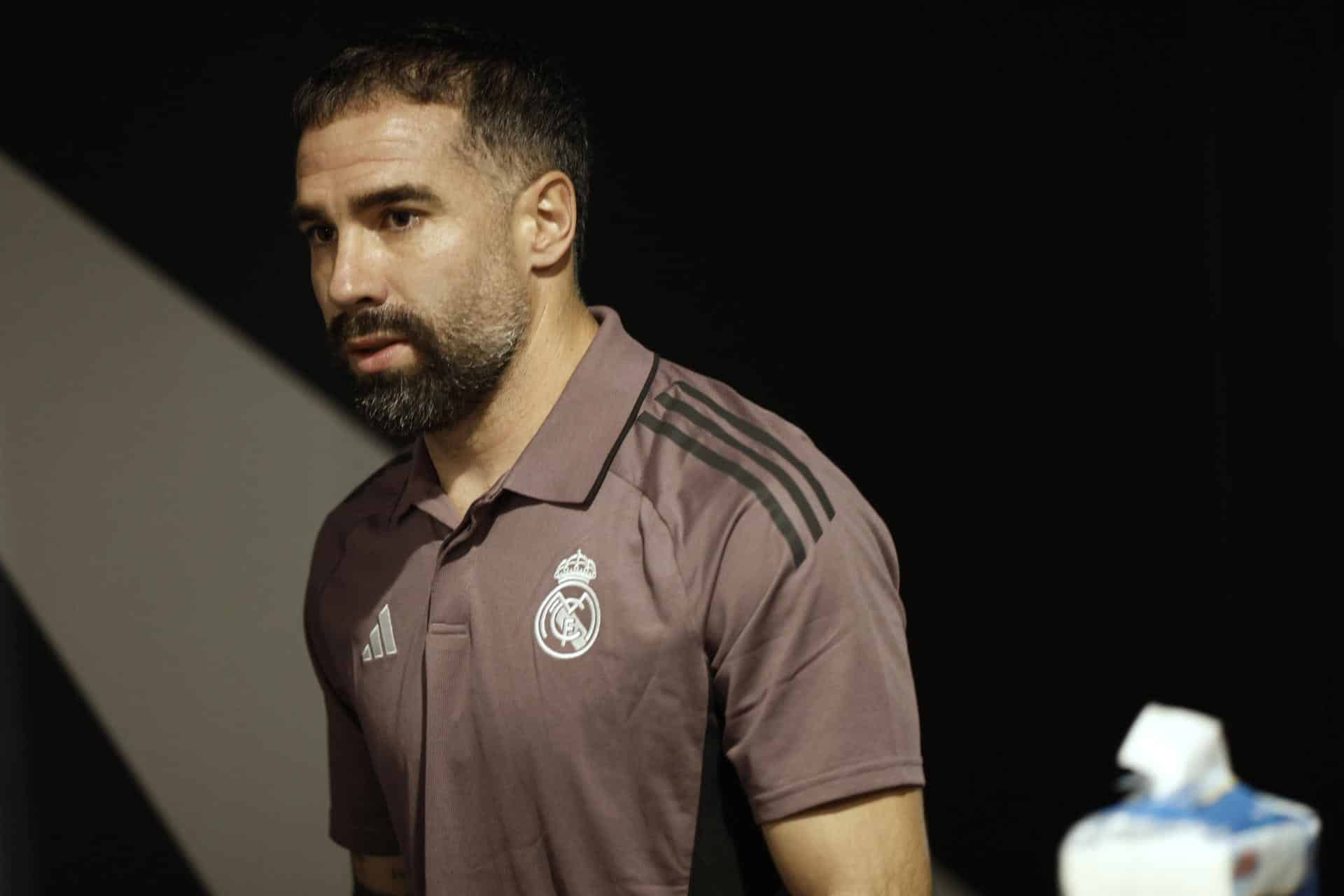 El lateral del Real Madrid Dani Carvajal ofrece una rueda de prensa este sábado en Yeda, Arabia Saudí, un día antes de la final de la Supercopa de España entre el FC Barcelona y el Real Madrid. EFE/ Kai Försterling