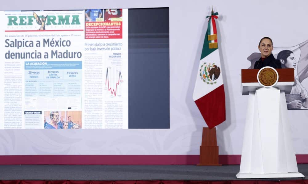 La presidenta de México, Claudia Sheinbaum, habla durante una rueda de prensa este martes, en Palacio Nacional de la Ciudad de México (México). EFE/Sáshenka Gutiérrez