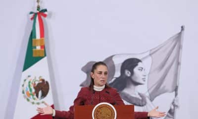 La presidenta de México, Claudia Sheinbaum, habla durante una rueda de prensa este lunes, en Palacio Nacional de la Ciudad de México (México). EFE/Mario Guzmán