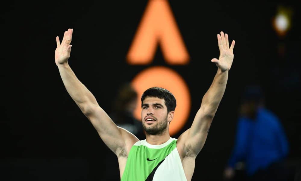 Carlos Alcaraz celebra su pase a semifinales del Abierto de Australia. EFE/EPA/JOEL CARRETT AUSTRALIA AND NEW ZEALAND OUT