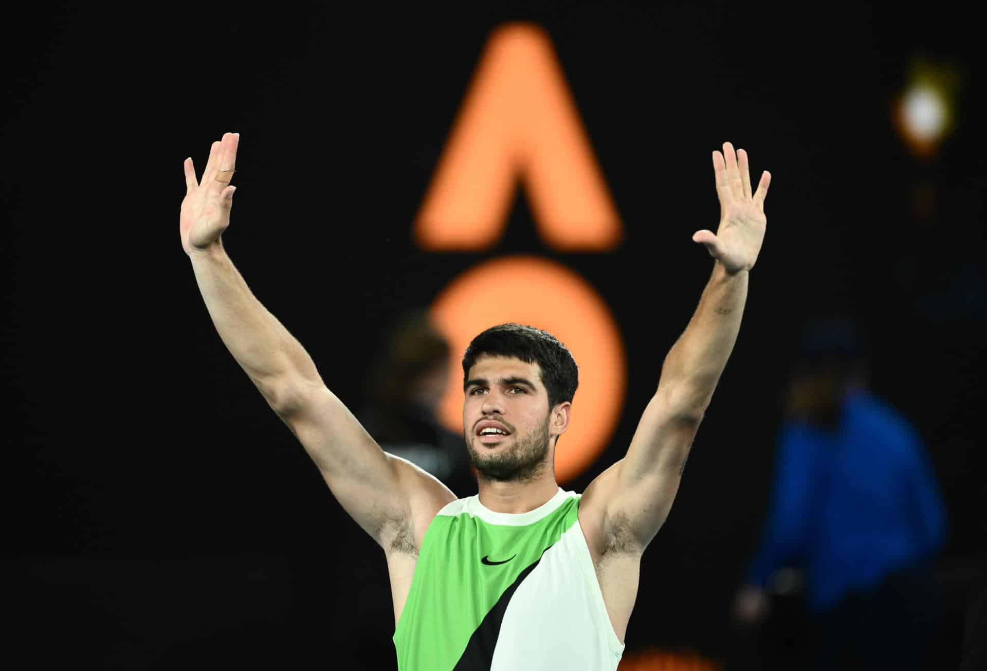 Carlos Alcaraz celebra su pase a semifinales del Abierto de Australia. EFE/EPA/JOEL CARRETT AUSTRALIA AND NEW ZEALAND OUT