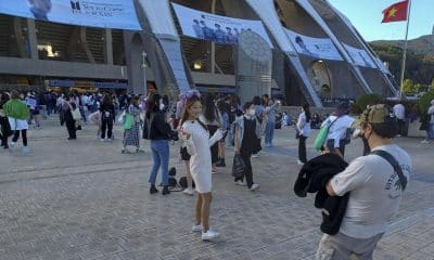 Imagen de archivo de seguidores de BTS en el exterior del estadio de la Asiada de Busan. EFE/ Andrés Sánchez Braun