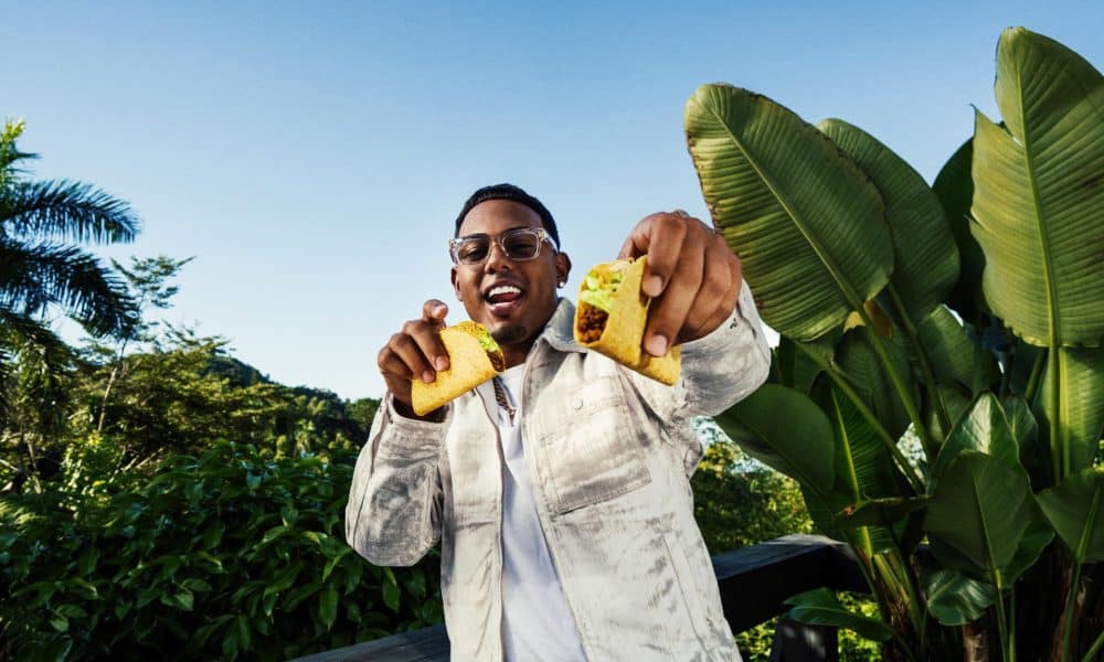 Fotografía cedida por Taco Bell que muestra al cantante Myke Towers posando. EFE/ Taco Bell /SOLO USO EDITORIAL/ NO VENTAS/ SOLO DISPONIBLE PARA ILUSTRAR LA NOTICIA QUE ACOMPAÑA (CRÉDITO OBLIGATORIO)