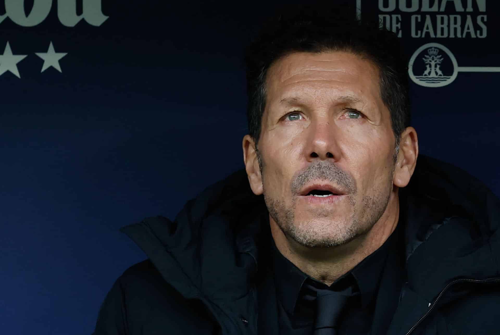 El entrenador del Atlético de Madrid, Diego Pablo Simeone, durante el partido de Liga que disputaron el Atlético de Madrid y el Real Mallorca en el estadio Riyahd Metropolitano. EFE/Chema Moya