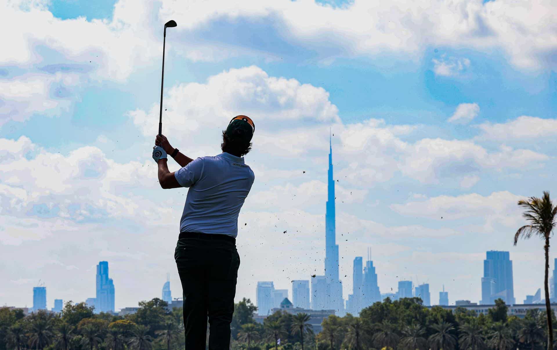 El golfista español Nacho Elvira en acción durante la ronda final del torneo de golf Dubai Invitational 2026 del European Tour en el Dubai Creek Golf Club en Dubai, Emiratos Árabes Unidos. EFE/EPA/ALI HAIDER