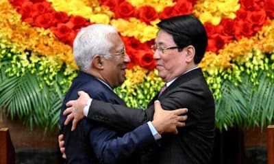 El presidente del Consejo Europeo, António Costa (I), en Hanói junto al presidente vietnamita, Luong Cuong (D).
EFE/EPA/NHAC NGUYEN / POOL