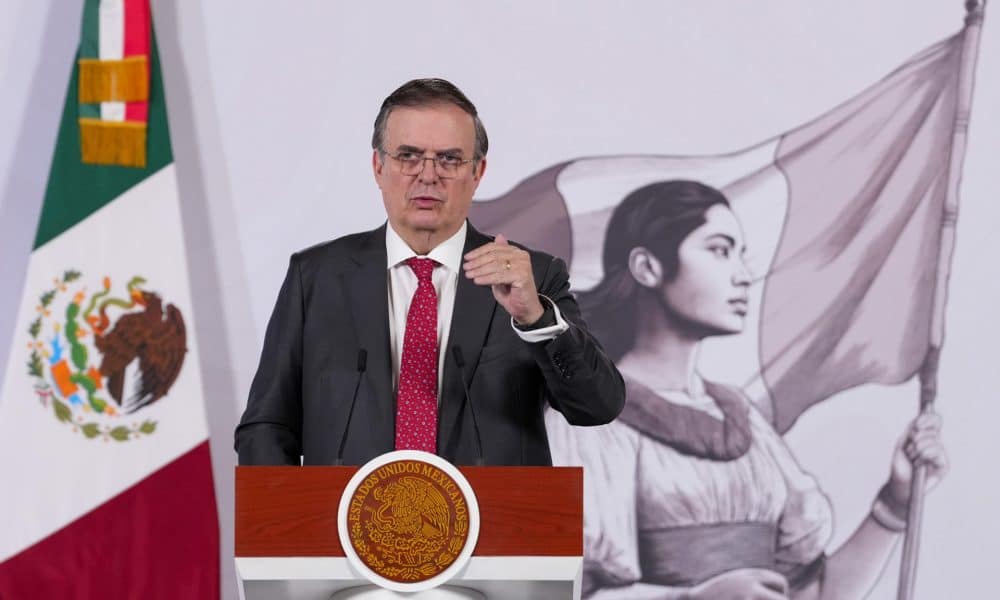 Fotografía cedida por la Presidencia de México, del secretario de Economía de México, Marcelo Ebrard durante una conferencia de prensa este jueves en el Palacio Nacional de la ciudad de México (México). EFE/ Presidencia de México / SOLO USO EDITORIAL/NO VENTAS/SOLO DISPONIBLE PARA ILUSTRAR LA NOTICIA QUE ACOMPAÑA (CRÉDITO OBLIGATORIO)