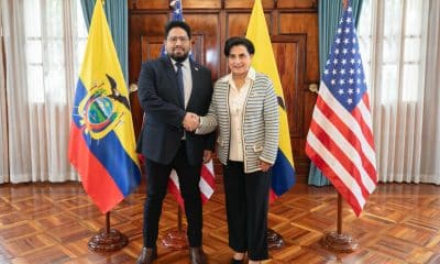 Fotografía cedida por el Ministerio de Relaciones Exteriores de Ecuador que muestra al subsecretario de Guerra para Asuntos del Hemisferio Occidental del Departamento de Guerra de Estados Unidos, Joseph M. Humire (i), y la ministra de Relaciones Exteriores y Movilidad Humana de Ecuador, Gabriela Sommerfeld, durante la visita del funcionario estadounidense al Palacio de Najas en Quito (Ecuador). EFE/Ministerio de Relaciones Exteriores de Ecuador