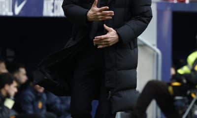 El entrenador del Atlético de Madrid, Diego Pablo Simeone, durante el partido de Liga que disputaron el Atlético de Madrid y el Real Mallorca en el estadio Riyahd Metropolitano. EFE/Chema Moya