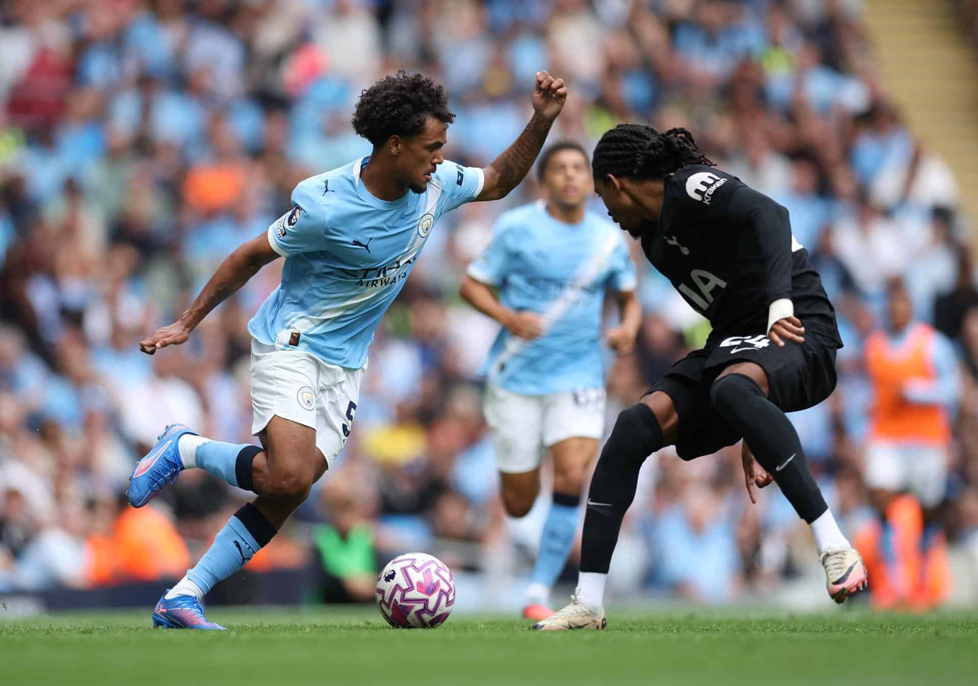 El jugador del Manchester City, Oscar Bobb. EFE/EPA/ADAM VAUGHAN