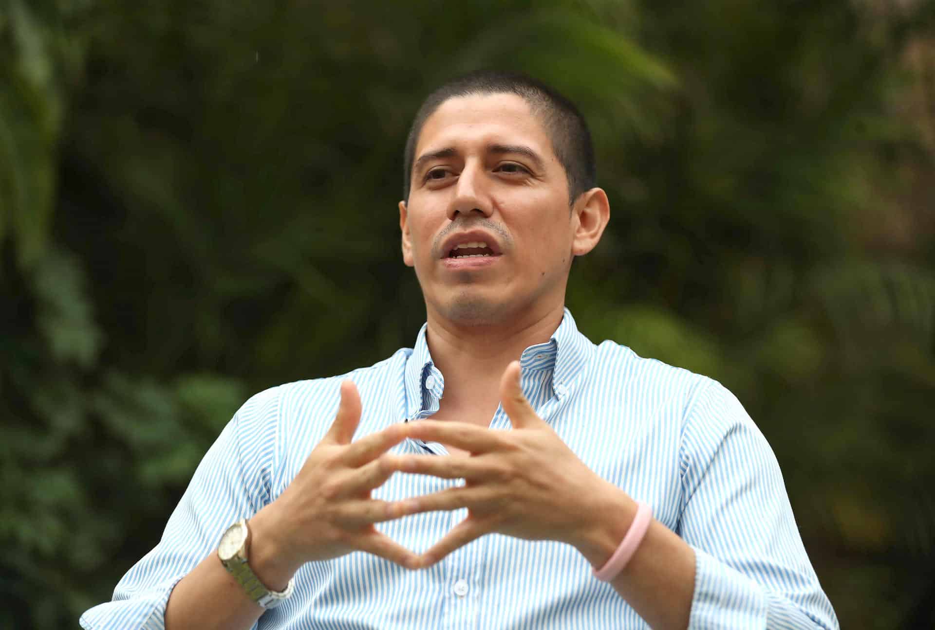 El peruano Marco Antonio Madrid, recientemente liberado, habla en una entrevista con EFE este jueves, en Lima (Perú). EFE/ Paolo Aguilar