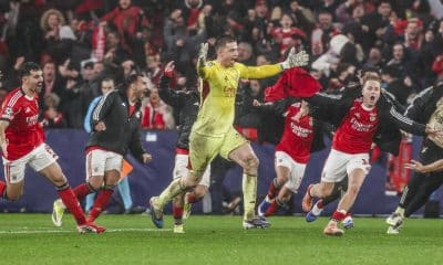 El portero ucraniano del Benfica, Anatoliy Trubin (C), celebra el gol conseguido contra el Real Madrid. EFE/EPA/JOSE SENA GOULAO