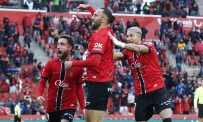El delantero del Real Mallorca Vedat Muriqi celebra su gol contra el Athletic Club de Bilbao, durante el partido de LaLiga EA Sports entre el Real Mallorca y el Athletic Club de Bilbao, en el estadio Son Moix en Palma.-EFE/Cati Cladera