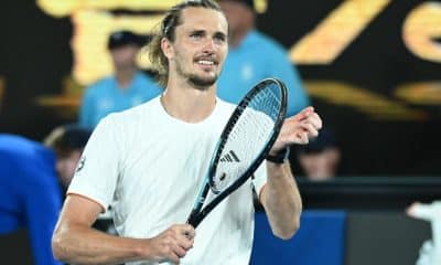 MELBOURNE (Australia), 27/01/2026.- El alemán Alexander Zverev celebra su victoria en los cuartos de final masculinos contra el estadounidense Learner Tien, durante la décima jornada del Abierto de Australia de 2026, en Melbourne Park, Australia, el 27 de enero de 2026. EFE/EPA/JAMES ROSS AUSTRALIA AND NEW ZEALAND OUT