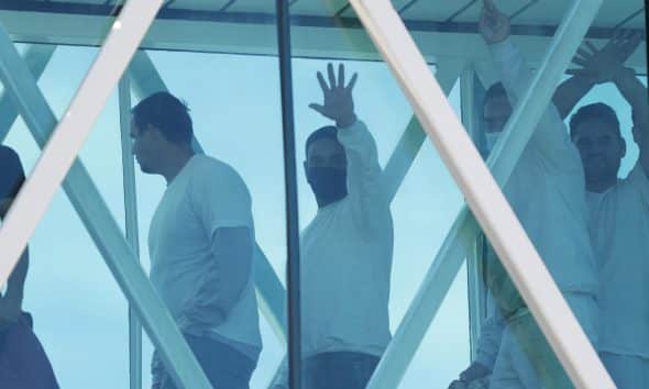 Migrantes del programa gubernamental Gran Misión Vuelta a la Patria arriban en un avión proveniente de Estados Unidos este viernes, al Aeropuerto Internacional de Maiquetía (Venezuela). EFE/ Ronald Peña R