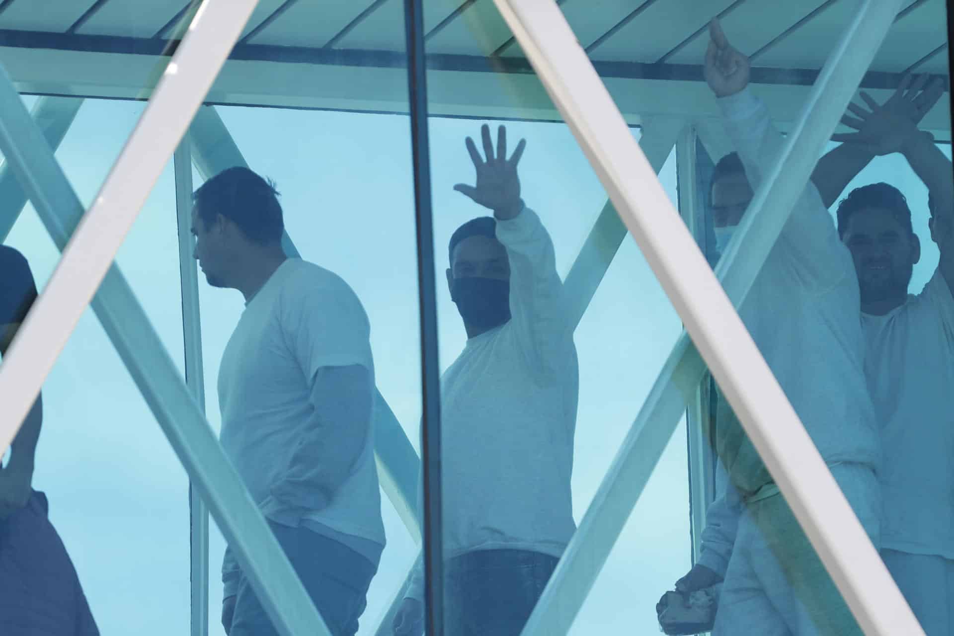 Migrantes del programa gubernamental Gran Misión Vuelta a la Patria arriban en un avión proveniente de Estados Unidos este viernes, al Aeropuerto Internacional de Maiquetía (Venezuela). EFE/ Ronald Peña R