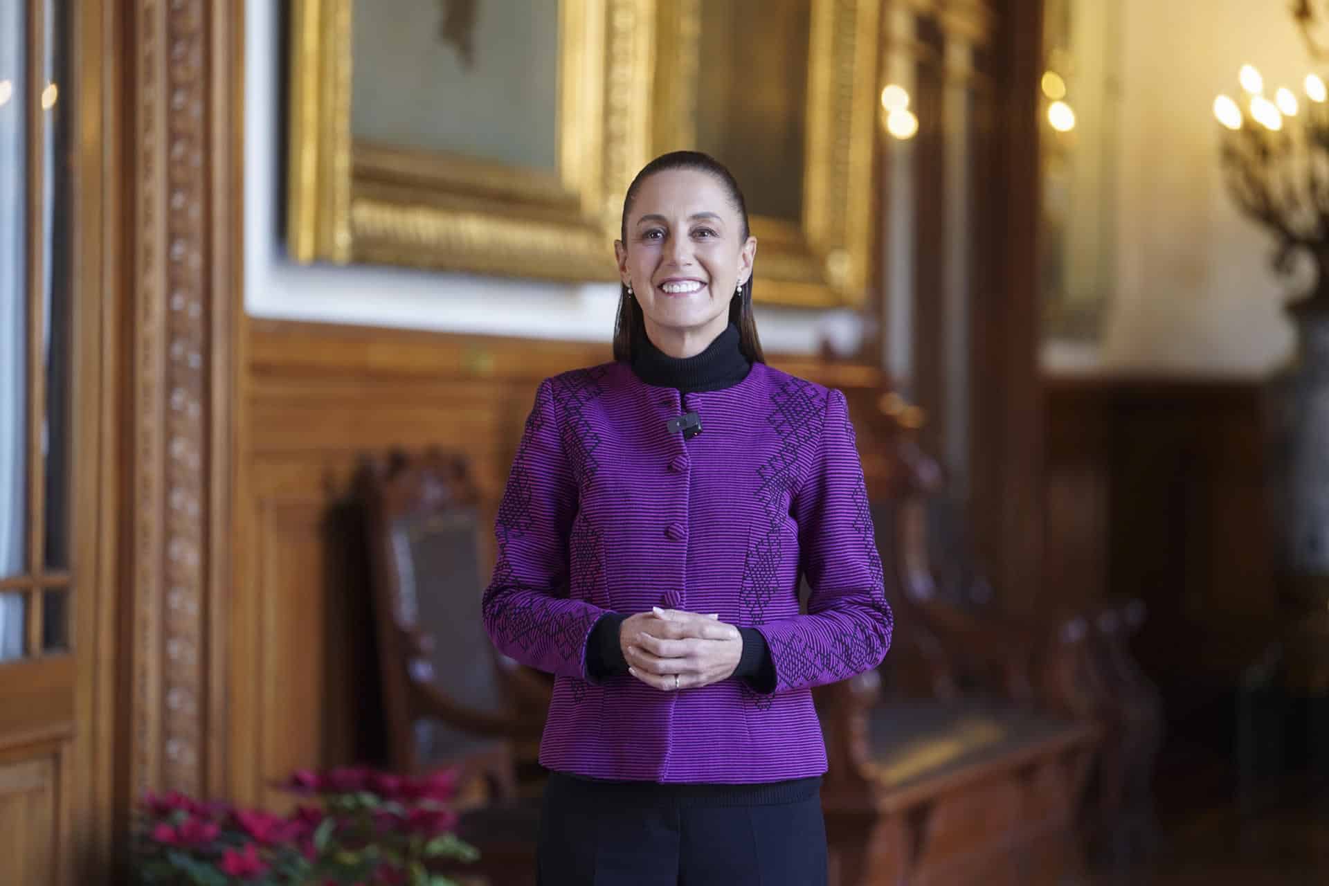 Fotografía cedida por la Presidencia de México de su mandataria Claudia Sheinbaum, posando este miércoles en el Palacio Nacional de la Ciudad de México (México). EFE/ Presidencia de México/ SOLO USO EDITORIAL/NO VENTAS/SOLO DISPONIBLE PARA ILUSTRAR LA NOTICIA QUE ACOMPAÑA (CRÉDITO OBLIGATORIO)