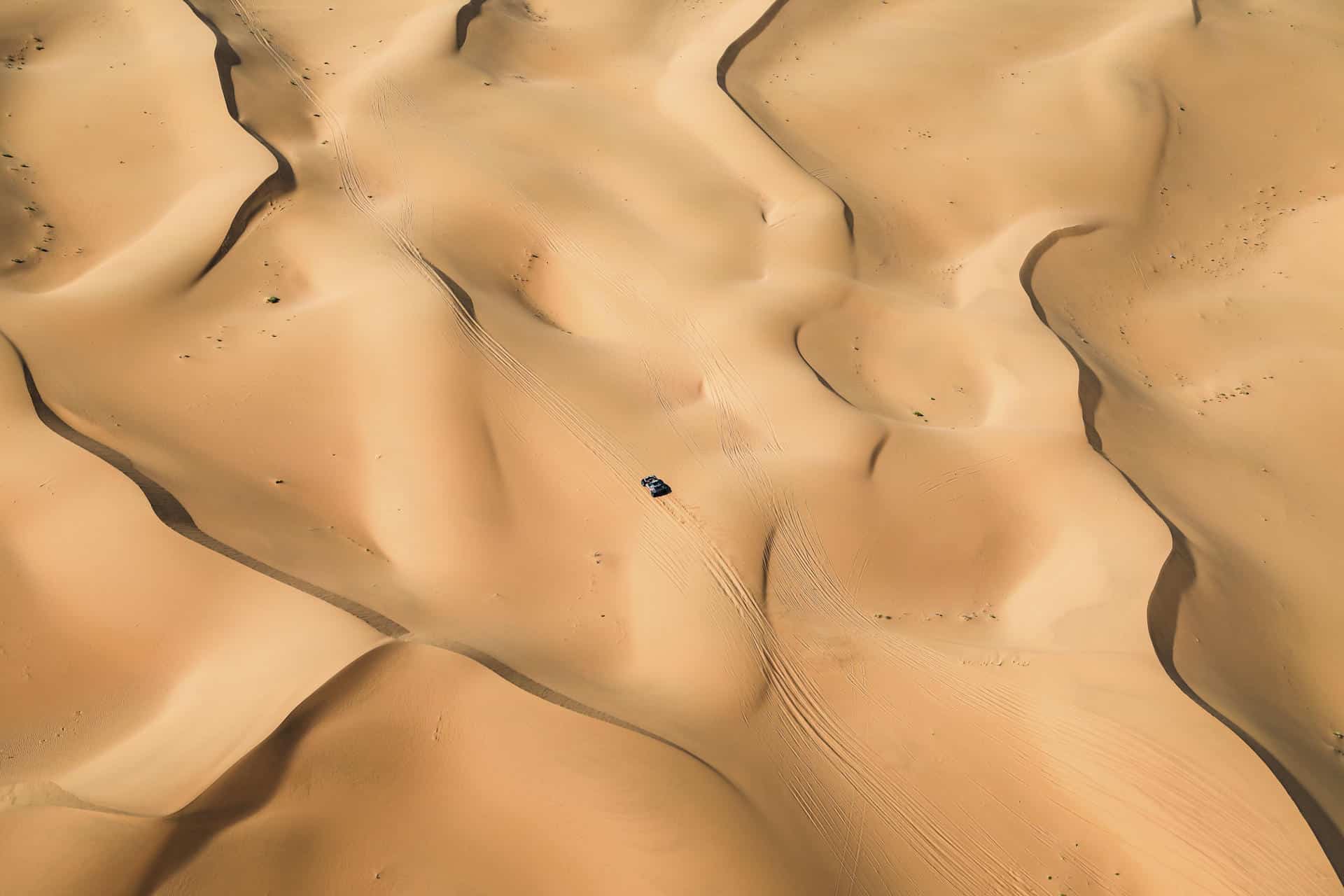El piloto catarí Nasser Al-Attiyah y su copiloto, el belga Fabian Lurquin a bordo de su vehículo Dacid Sandrider durante una etapa del rally Dakar. EFE/ Dakar 2026 SOLO USO EDITORIAL/SOLO DISPONIBLE PARA ILUSTRAR LA NOTICIA QUE ACOMPAÑA (CRÉDITO OBLIGATORIO)