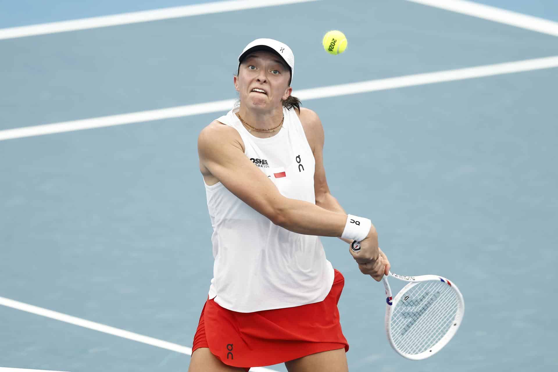 La tenista polaca Iga Swiatek durante su partido individual del Grupo F de la United Cup 2026 en el Ken Rosewall Arena en Sídney, Australia. EFE/EPA/MARK EVANS