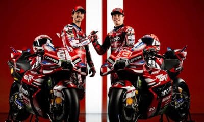 El equipo italiano Ducati Lenovo ha presentado los nuevos diseños de sus motos, con motivo del centenario del equipo, junto a sus corredores Pecco Bagnaia y Marc Márquez, en Madonna di Campiglio. El CEO del equipo Ducati, Claudio Domenicalli habló del nuevo diseño que apuesta por un "rojo centenario", además de rememorar la histórica cifra de 88 podios consecutivos que ha logrado la marca. EFE/ Ducati Corse - SOLO USO EDITORIAL/SOLO DISPONIBLE PARA ILUSTRAR LA NOTICIA QUE ACOMPAÑA (CRÉDITO OBLIGATORIO) -