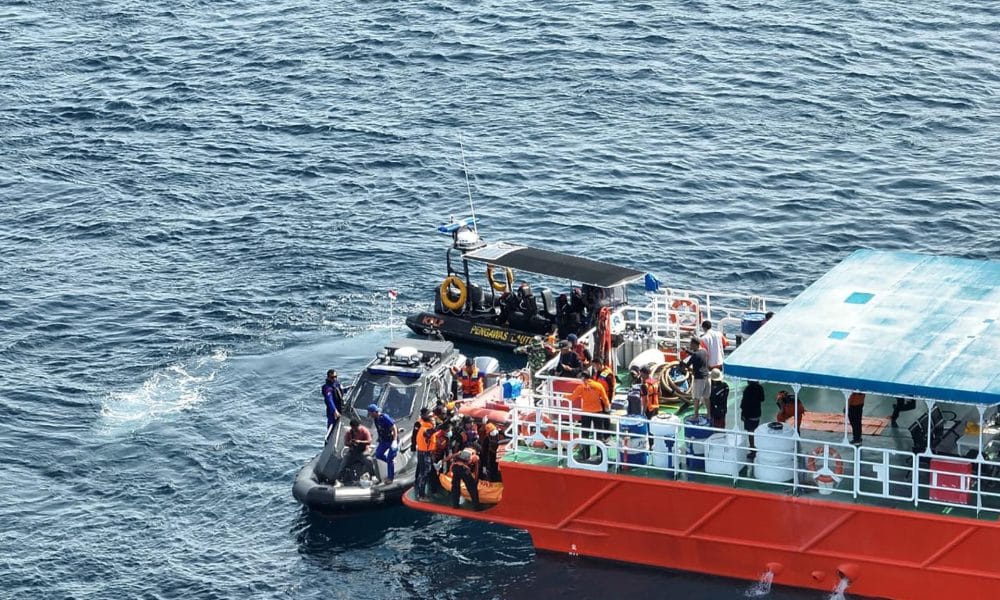 Padar Island (Indonesia), Fotografía de archivo, tomada el 04/01/2026, que muestra parte del operativo de búsqueda de embarcación naufragada con españoles a bordo en Indonesia. EFE/EPA/BASARNAS HANDOUT -- MANDATORY CREDIT -- BEST QUALITY AVAILABLE -- HANDOUT EDITORIAL USE ONLY/NO SALES