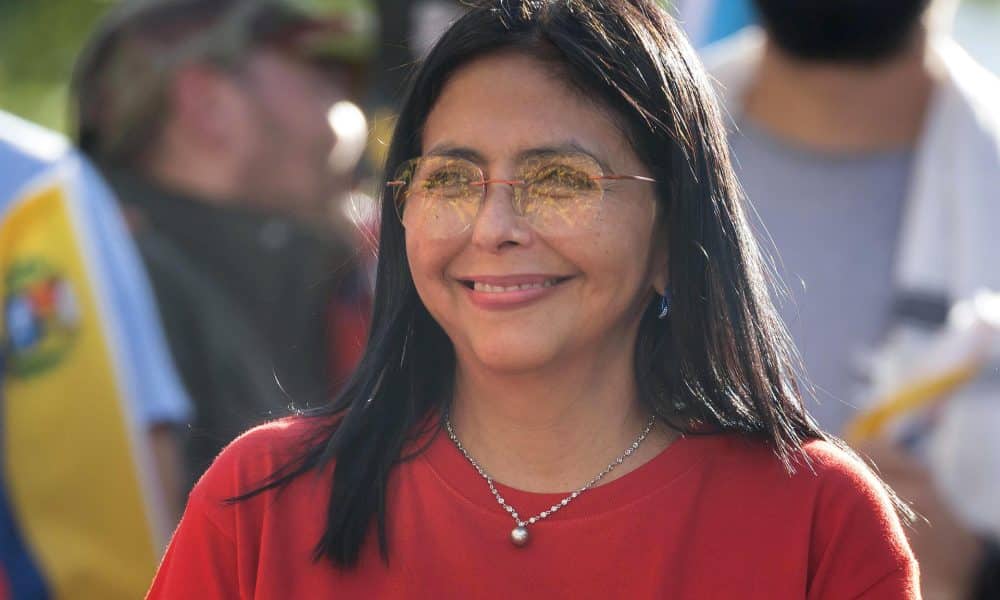 Fotografía de archivo del 11 de agosto de 2025 que muestra a la vicepresidenta ejecutiva de Venezuela, Delcy Rodriguez, participando en una manifestación, en Caracas (Venezuela). EFE/ Miguel Gutiérrez