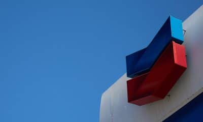 Fotografía de archivo en donde se ve el logo de Chevron. EFE/ALLISON DINNER