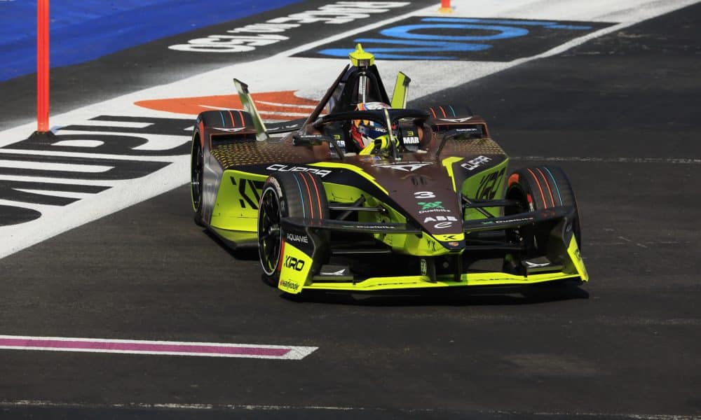 El piloto español Josep Maria Martí de Kupra Kiro compite este sábado, durante el Gran Premio de México de la Fórmula E en el Autódromo Hermanos Rodríguez en Ciudad de México (México). EFE/ José Méndez