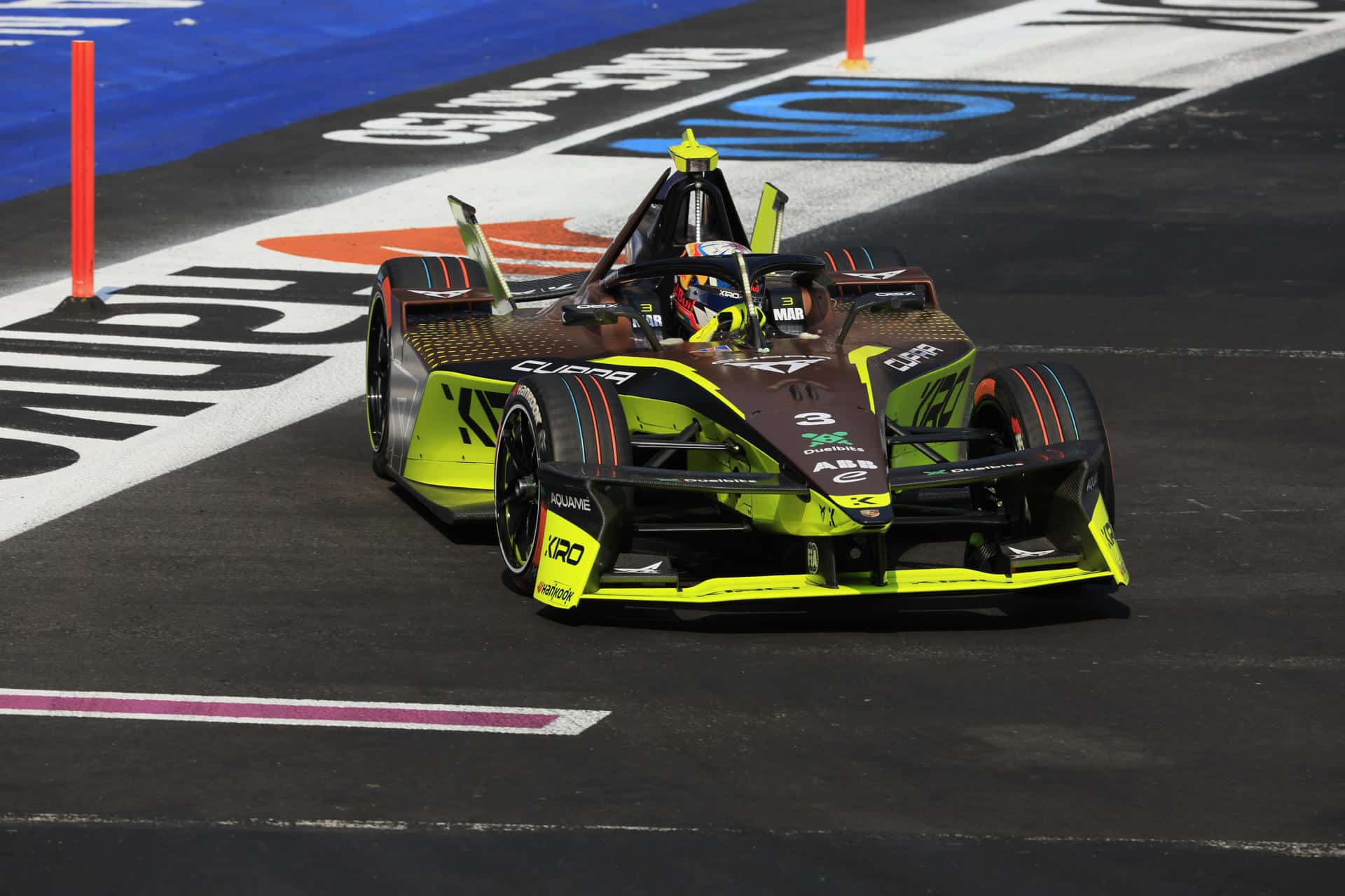 El piloto español Josep Maria Martí de Kupra Kiro compite este sábado, durante el Gran Premio de México de la Fórmula E en el Autódromo Hermanos Rodríguez en Ciudad de México (México). EFE/ José Méndez