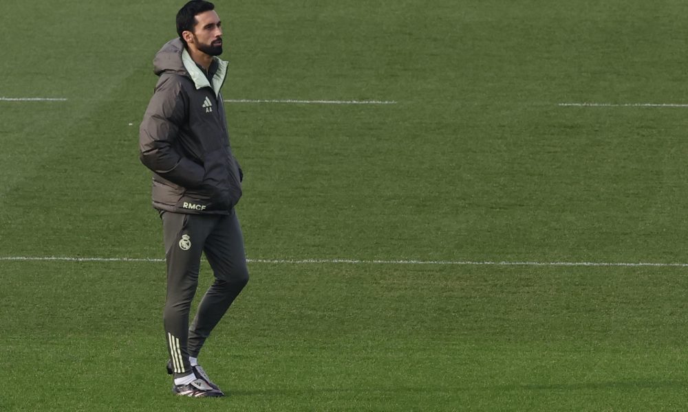 Álvaro Arbeloa, el martes, durante su primer entrenamiento al frente de la primera plantilla del Real Madrid. EFE/ J.J. Guillén