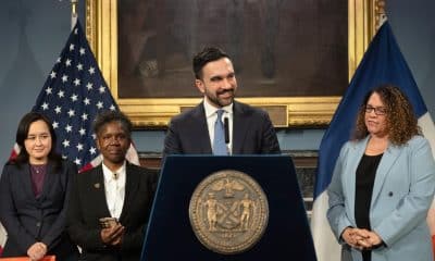 Fotografía cedida por la Alcaldía de Nueva York que muestra al alcalde, Zohran Mamdani (c) hablando junto a las recién nombradas Yume Kitasei (i), como comisionada del Departamento de Servicios Administrativos; Sharun Goodwin (2i), como comisionada del Departamento de Libertad Condicional, y Lisa García (d), como comisionada del Departamento de Protección Ambiental, durante un acto celebrado este martes en Nueva York (EE.UU). EFE/ Michael Appleton/ Alcaldía de Nueva York /SOLO USO EDITORIAL/ NO VENTAS/ SOLO DISPONIBLE PARA ILUSTRAR LA NOTICIA QUE ACOMPAÑA (CRÉDITO OBLIGATORIO)
