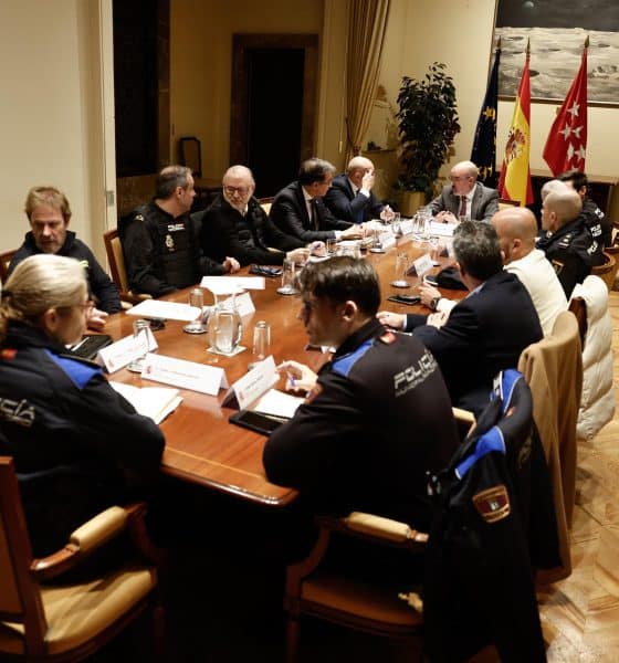 El delegado del Gobierno en Madrid, Francisco Martín, preside la reunión de seguridad para preparar las medidas de seguridad ante el partido de la Euroliga que disputarán Real Madrid y Maccabi de Tel Aviv. EFE/Sergio Pérez