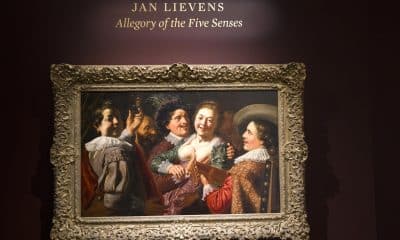 Fotografía que muestra la obra 'Alegoría de los cinco sentidos' del pintor Jan Lievens, exhibida durante una presentación a la prensa este viernes, en la casa de subastas Sotheby's en Nueva York (EE.UU.). EFE/ Ángel Colmenares