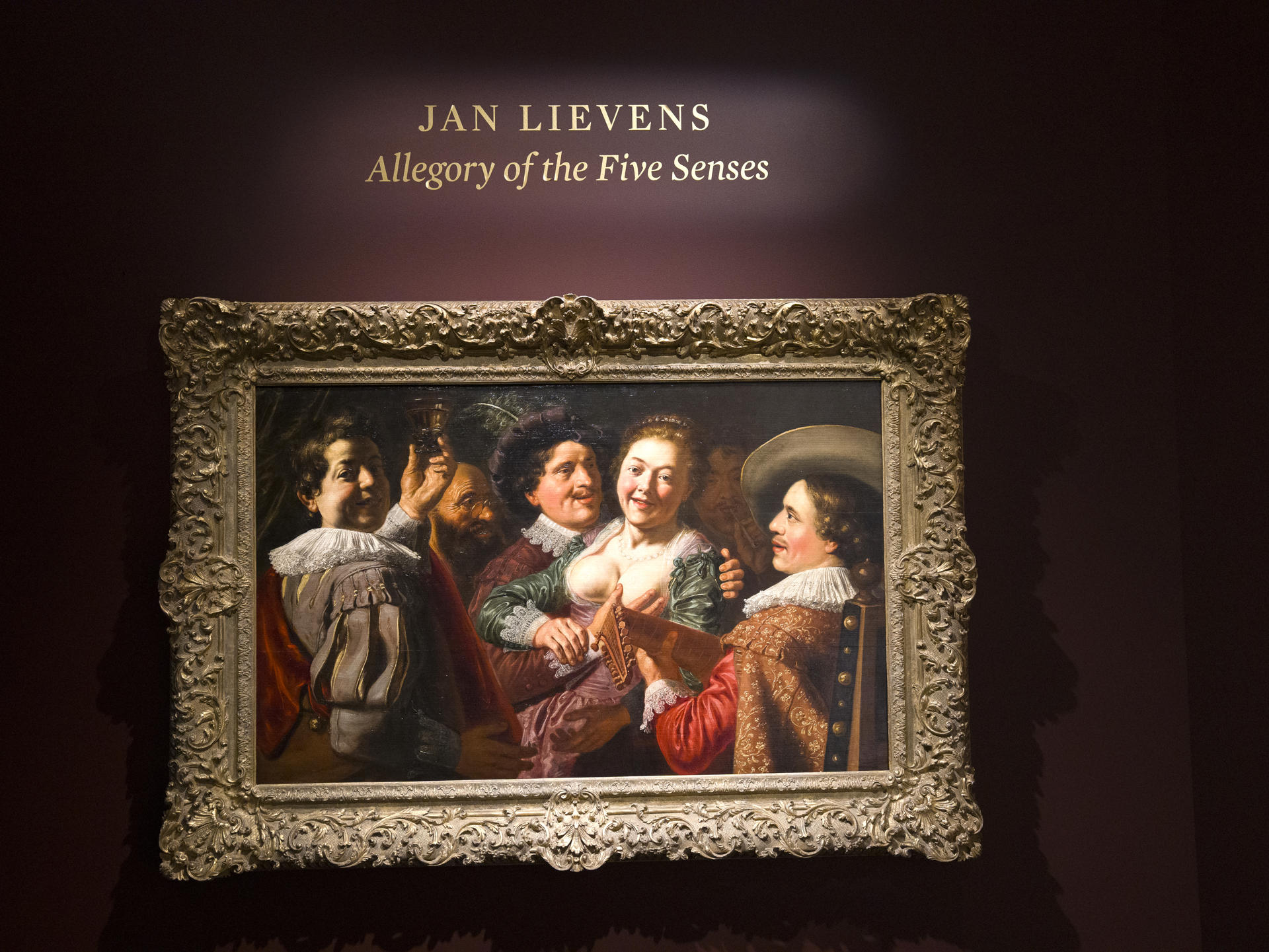 Fotografía que muestra la obra 'Alegoría de los cinco sentidos' del pintor Jan Lievens, exhibida durante una presentación a la prensa este viernes, en la casa de subastas Sotheby's en Nueva York (EE.UU.). EFE/ Ángel Colmenares