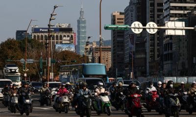Archivo - TAIPÉI (Taiwán), 09/01/2026.- Motoristas conducen por una calle en Taipéi, Taiwán. EFE/EPA/RITCHIE B. TONGO