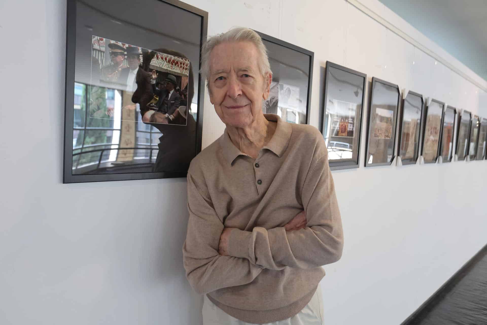 FOTO ARCHIVO. El fotógrafo estadounidese Robert Royal posa en la exposición "Robert Royal: Fotografías Españolas 1967-2014" EFE/ J. M. García
