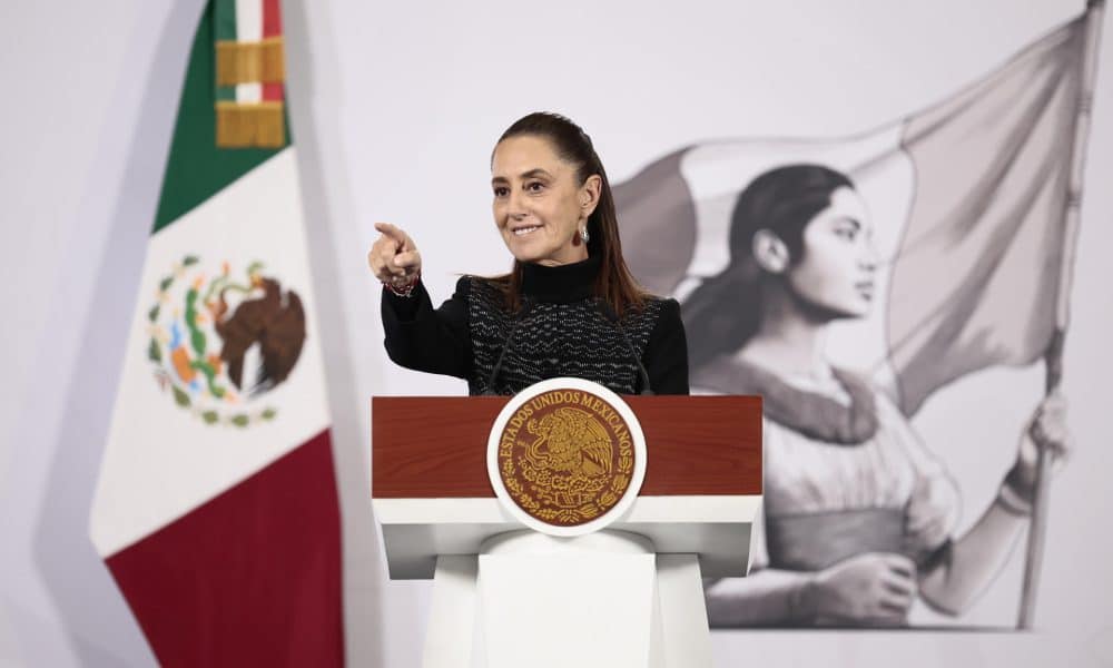 La presidenta de México, Claudia Sheinbaum, participa en una rueda de prensa este lunes en el Palacio Nacional en Ciudad de México (México). EFE/JoséMéndez