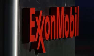 Foto de archivo que muestra un letrero fuera del edificio de oficinas de ExxonMobil Corporation en Dallas, Texas. EFE/Larry W. Smith