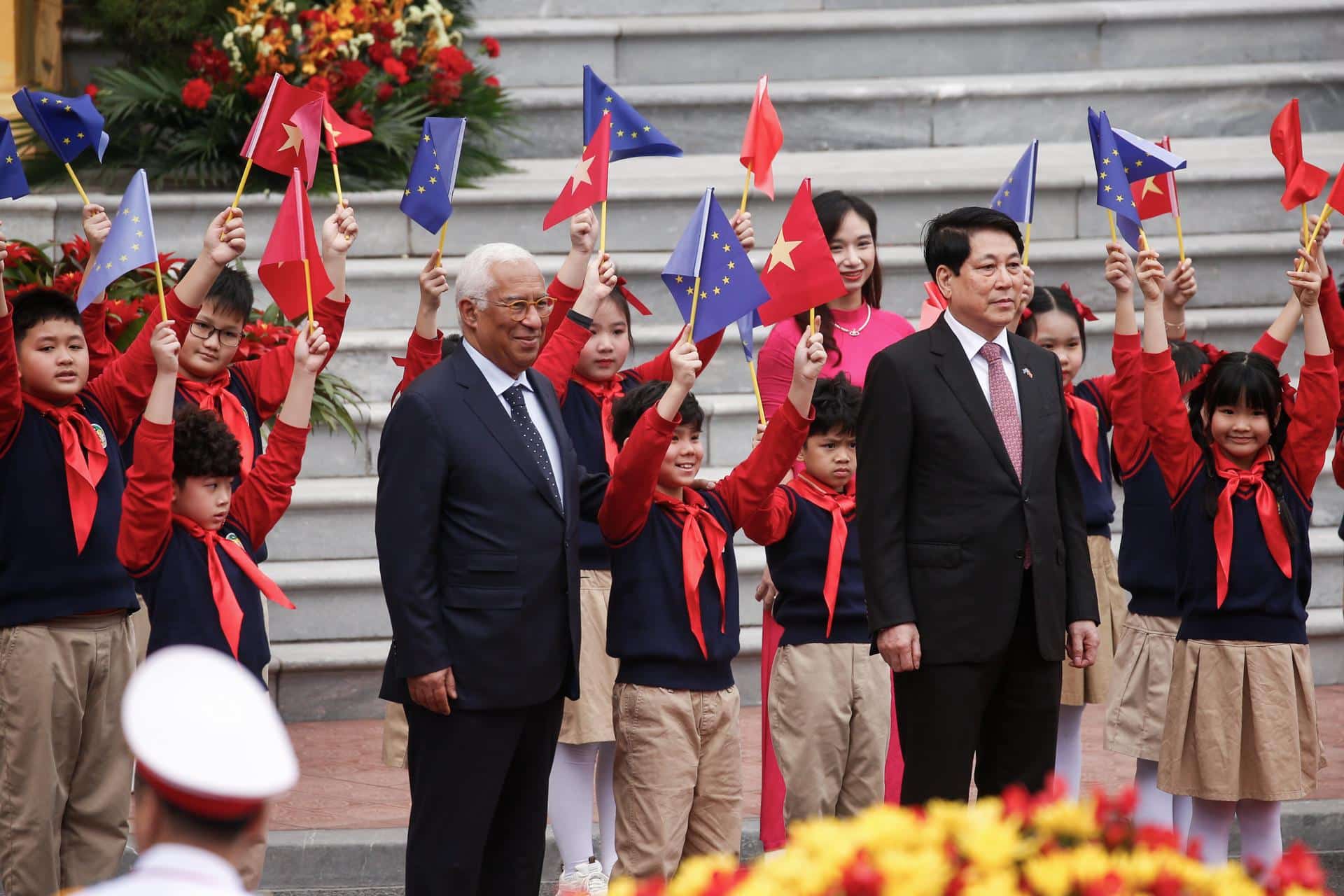 HANOI (Viet Nam), 29/01/2026.- El presidente de Vietnam, Luong Cuong, y el presidente del Consejo Europeo, Antonio Costa, en Hanói, Vietna. EFE/EPA/LUONG THAI LINH / POOL