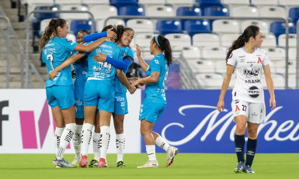 Jugadoras de Rayadas celebran un gol. Imagen de archivo. EFE/ Miguel Sierra