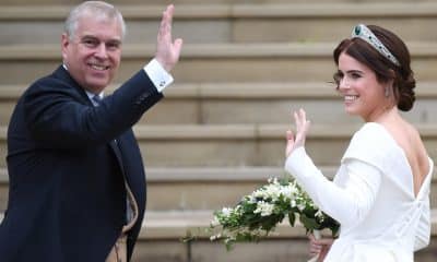 La princesa Eugenia y su padre, el príncipe André, a su llegada a la capilla de San Jorge en Windsor (Reino Unido) momentos antes de su enlace con Jack Brooksbank hoy, 12 de octubre de 2018. EFE/ Neil Hall