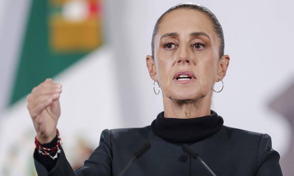 La presidenta de México, Claudia Sheinbaum, habla en una rueda de prensa este miércoles, en el Palacio Nacional en Ciudad de México (México). EFE/ Isaac Esquivel