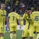 El delantero del Villarreal Georges Mikautadze (d) celebra tras anotar el tercer gol del equipo durante el partido de la jornada 19 de LaLiga EA Sports que disputaron Villarreal CF y el Alavés en el Estadio de la Cerámica en Villarreal. EFE/ Manuel Bruque
